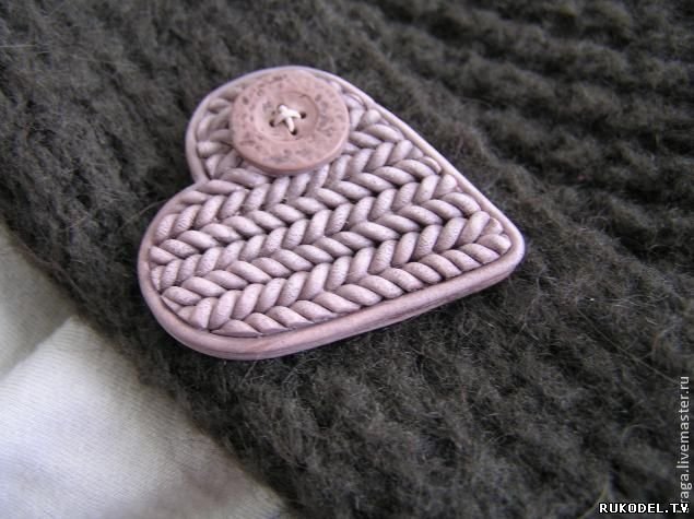 Брошь из пластики