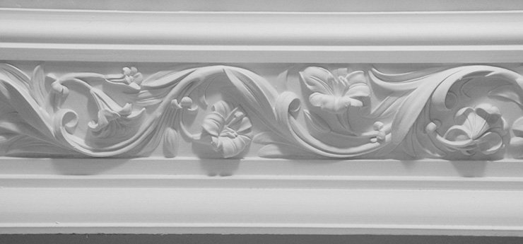 Потолочный плинтус лепнина