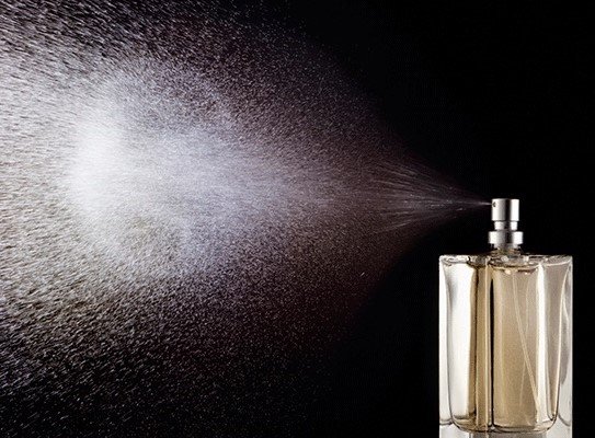 Распыление парфюма