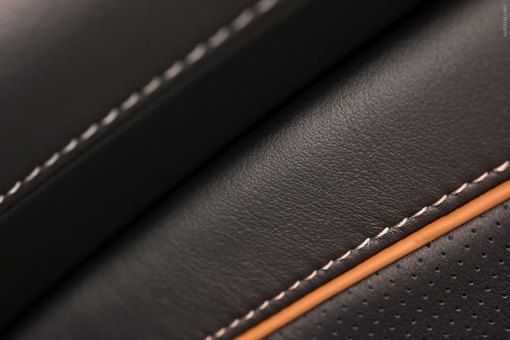 Перфорация кожи Астон Мартин