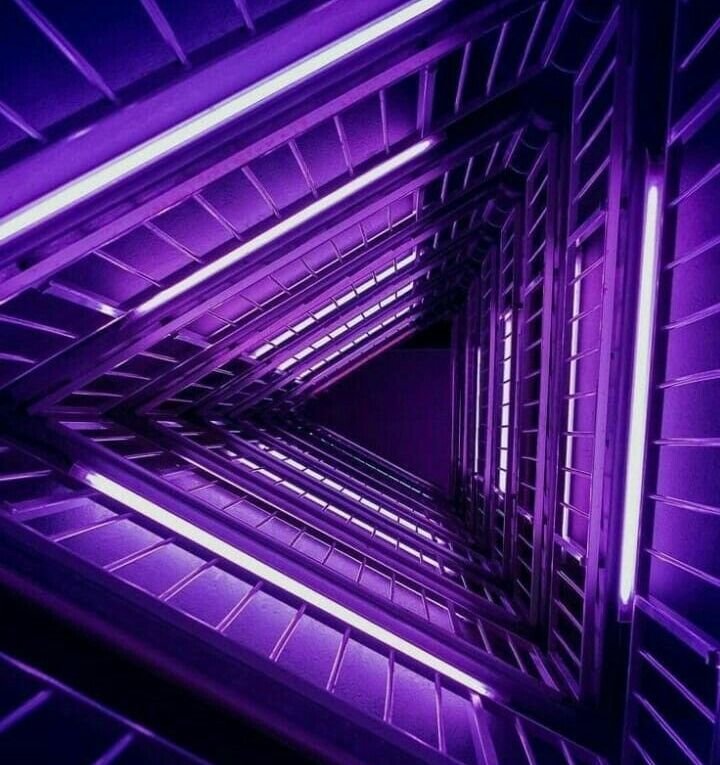 Неоновый фиолетовый