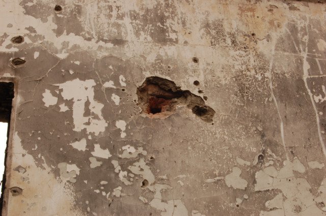 Пулевое отверстие в бетоне