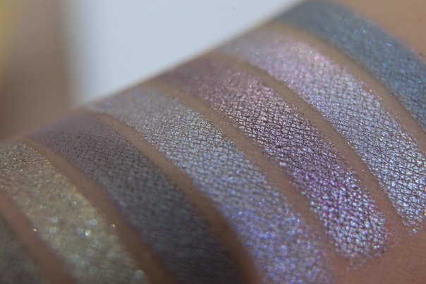 Тени тауп сатиновые