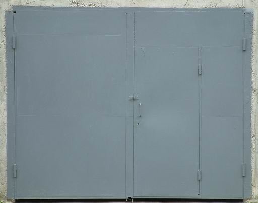 Ржавые гаражные ворота