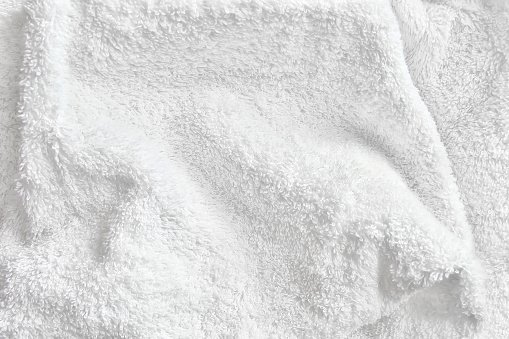 Белое полотенце