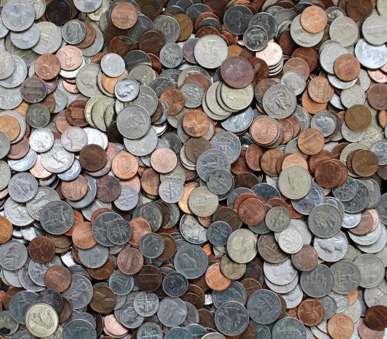Много монет