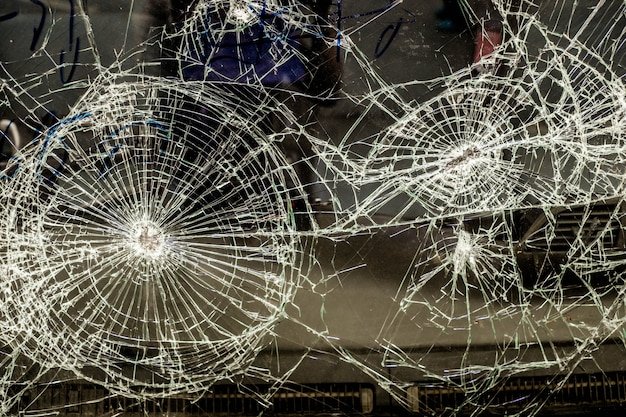 Трещина на стекле