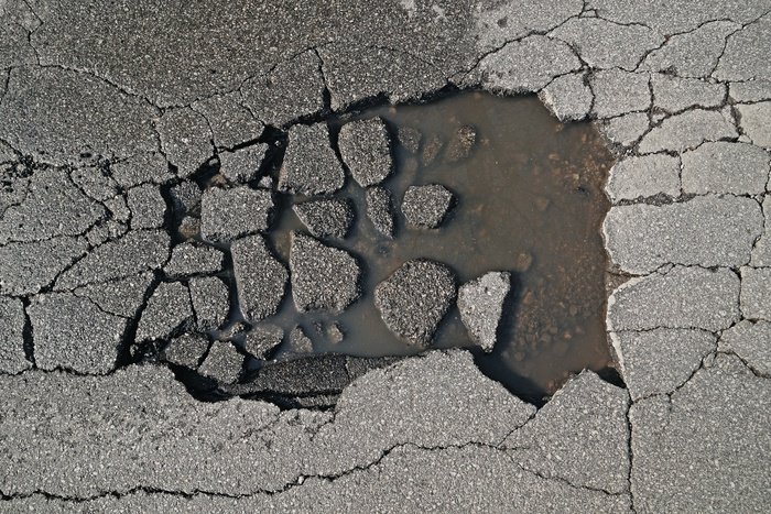 Треснутый асфальт