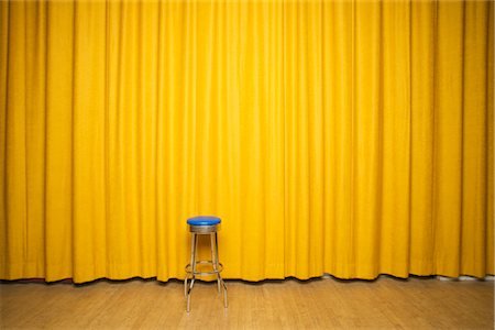 Желтая сцена
