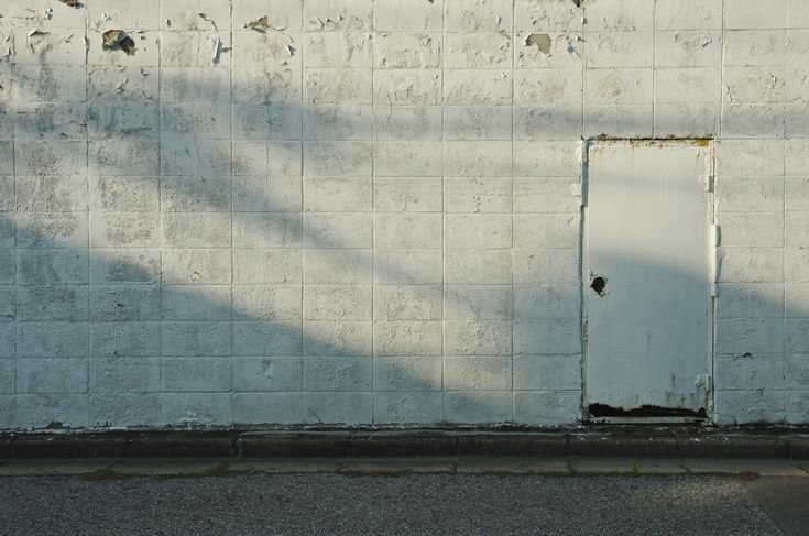 Стена на улице