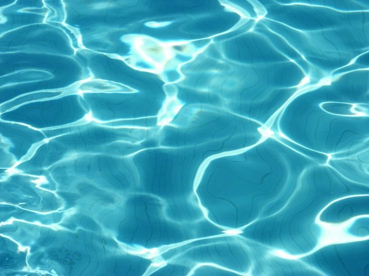 Вода в бассейне