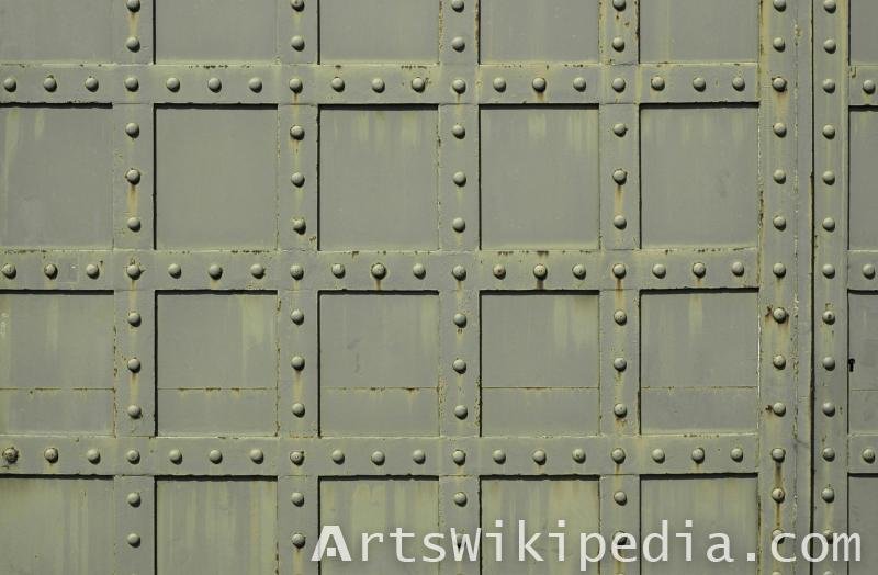 Металлическая стена