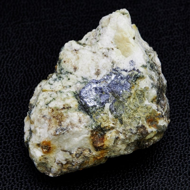 Минералы молибденит в породе