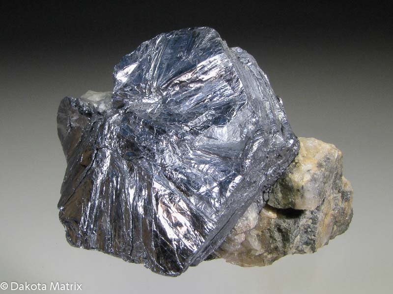 Кристалл молибдена