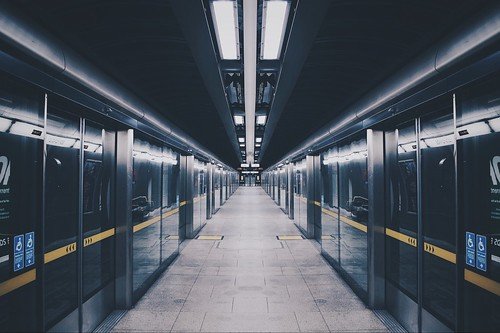 Стена метро текстура