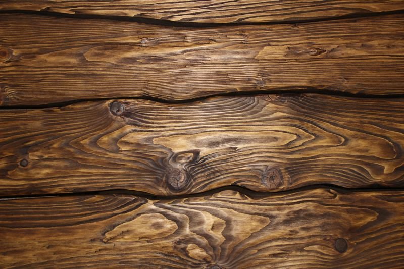 Состаривание древесины браширование