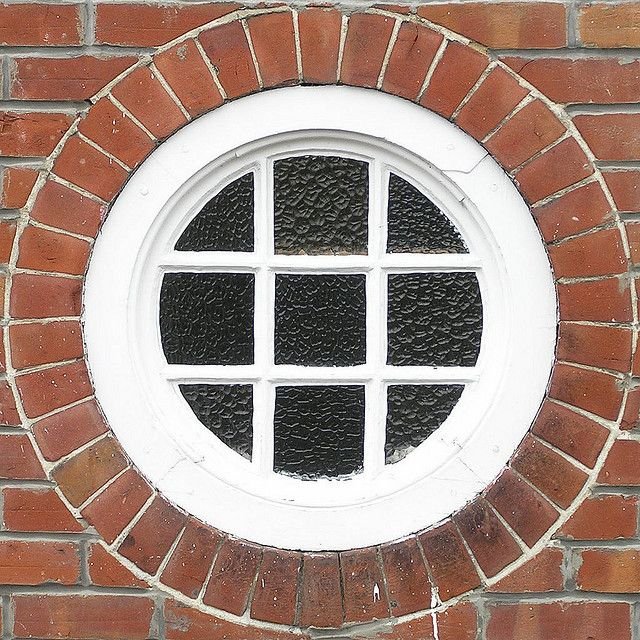 Круглое пластиковое окно