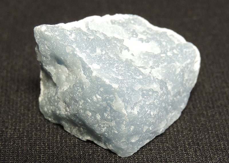 Ангидрит минерал