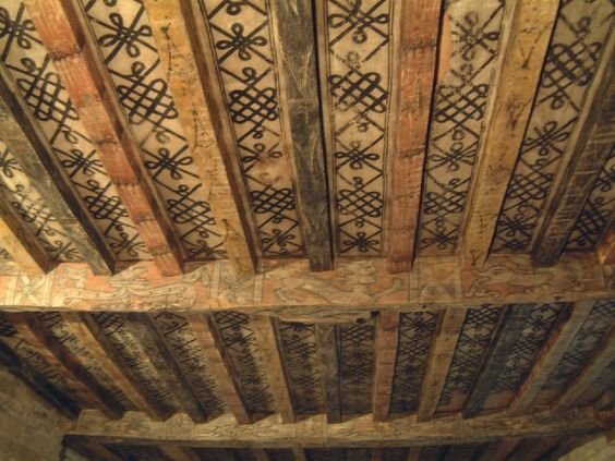Потолок из деревянных балок