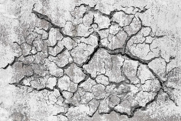 Бетонная стена с трещинами