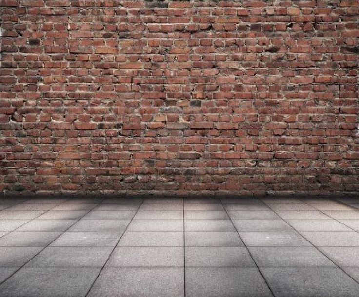 Кирпичная стена и асфальт