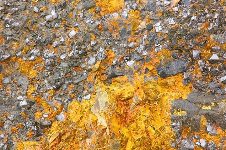 Золотая медь руда