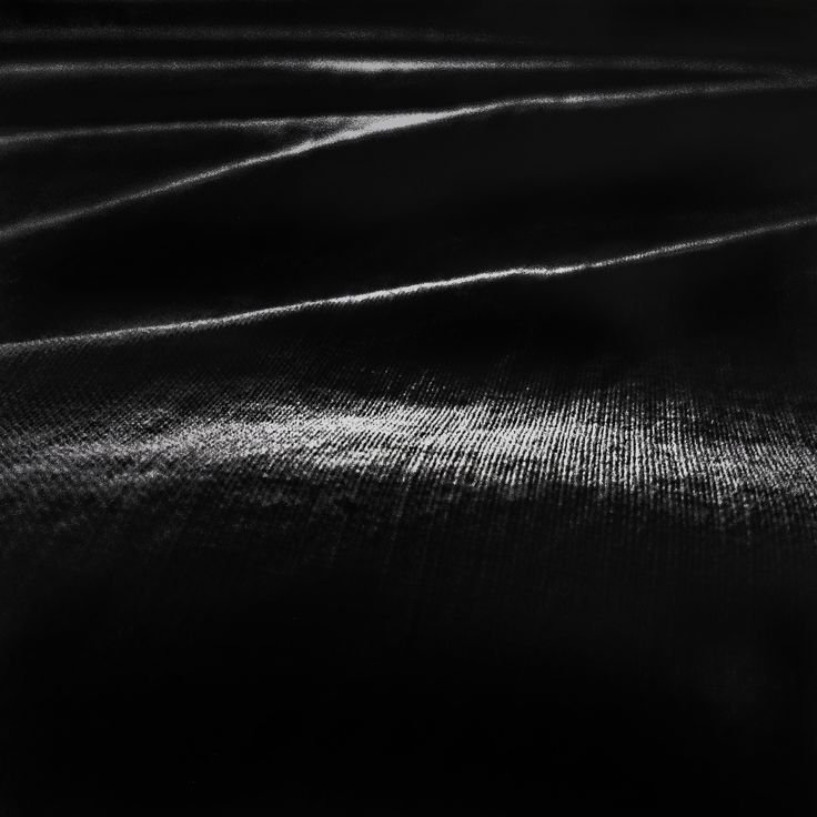 Черный холст