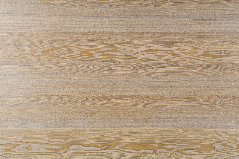 Массивную доску Амбер Вуд дуб «светлый орех» браш лак.