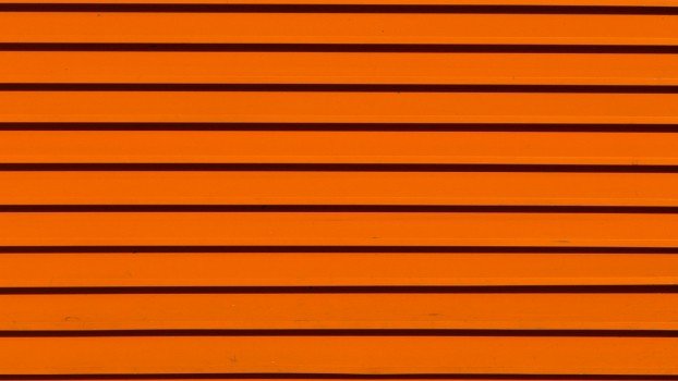 Оранжевый фон с полосками