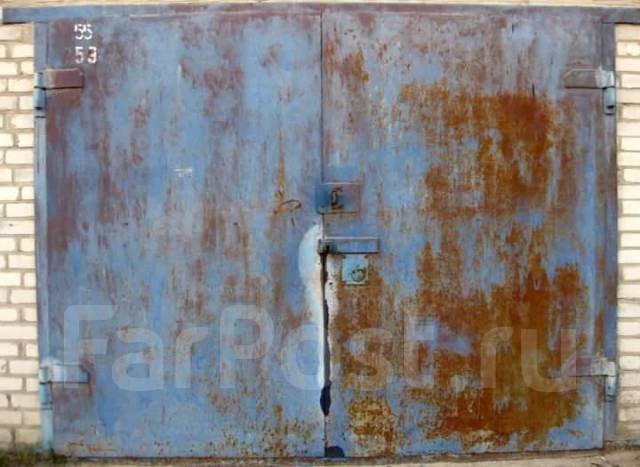 Ржавые гаражные ворота