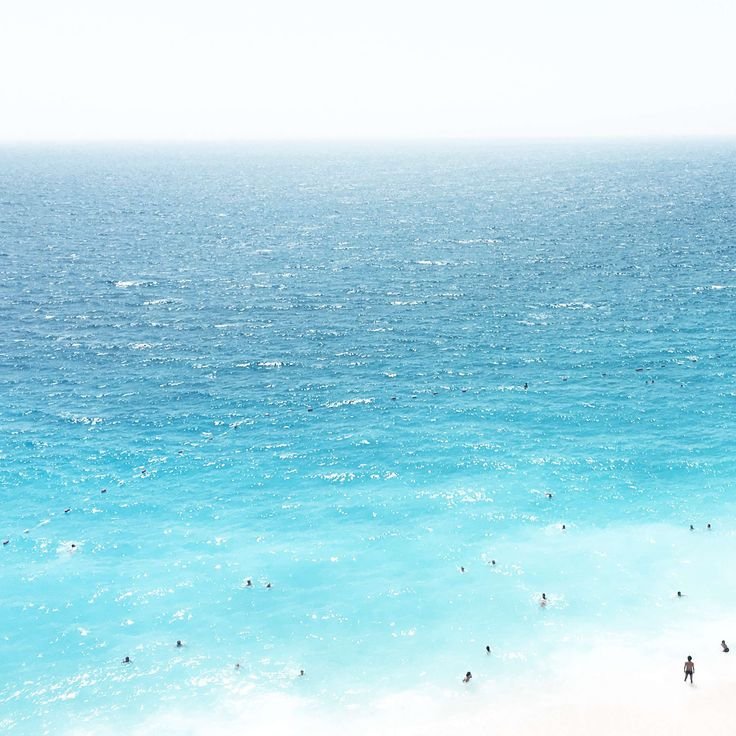 Голубое прозрачное море