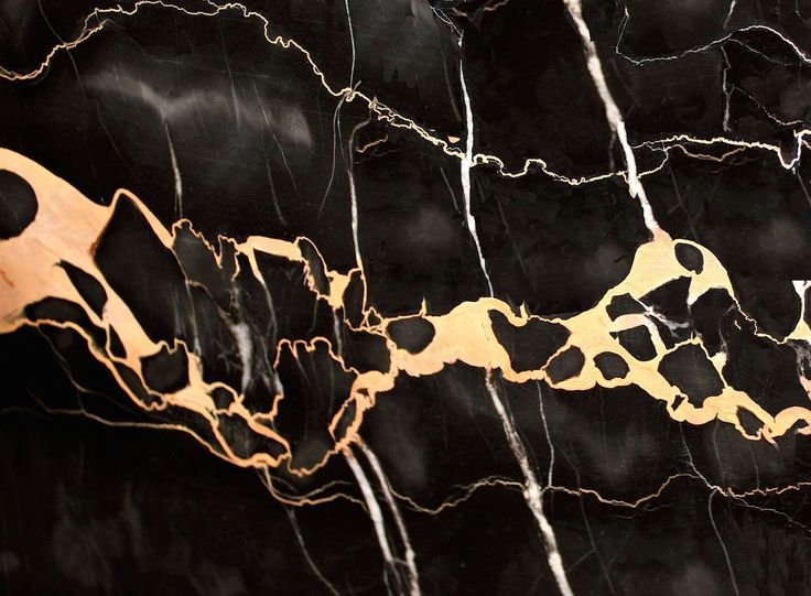 Черный мрамор с золотом