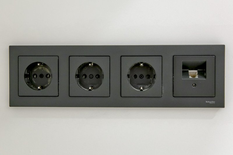 Блок розеток Schneider Electric 4