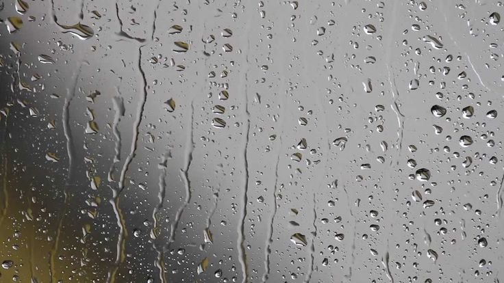 Капли дождя на стекле