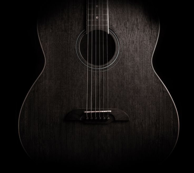 Красивая акустическая гитара