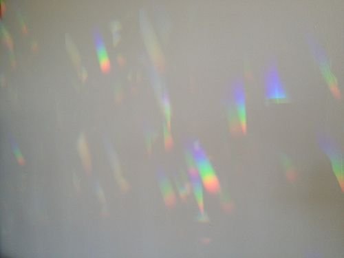 Радужные блики на прозрачном фоне