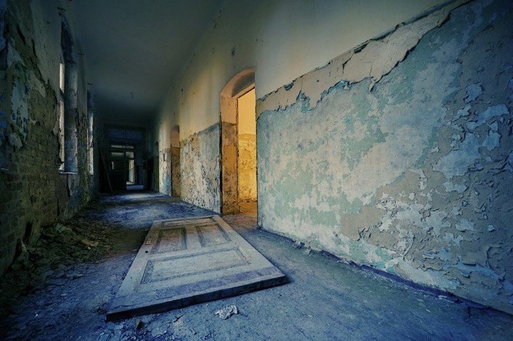 Стена заброшенного здания