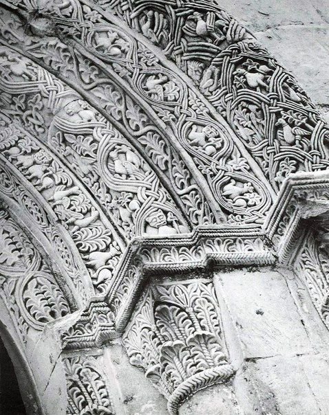 Белокаменная резьба Дмитриевского собора