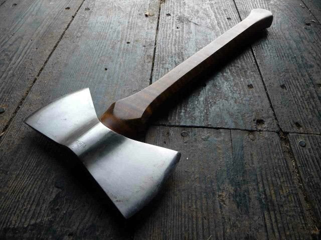 Секач топор