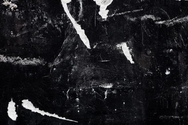 Царапины на черном фоне