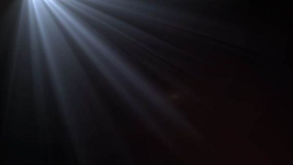 Лучи солнца на черном фоне