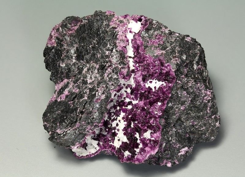 Хромит (хромистый Железняк)