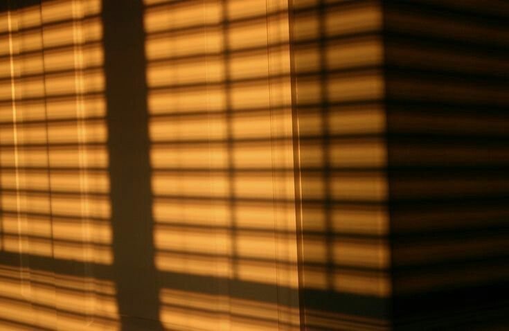 Тень от жалюзи