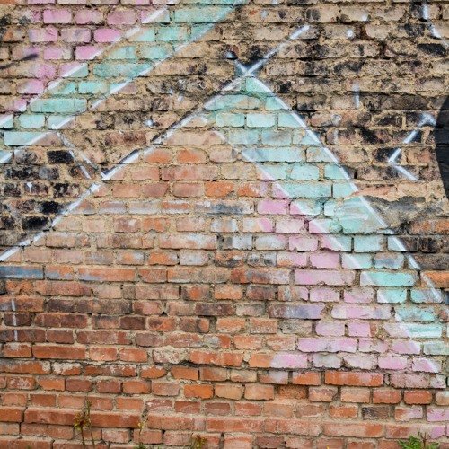 Кирпичная стена арт