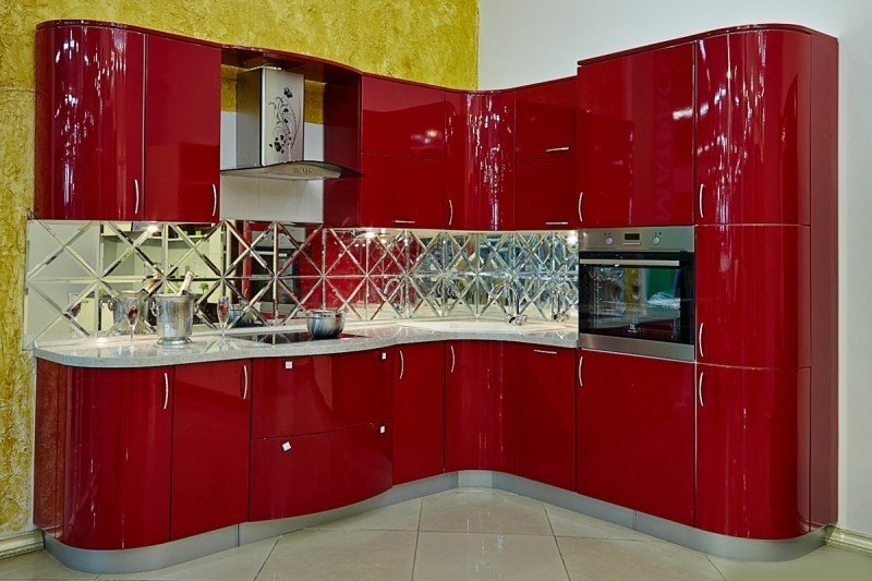 Кухня красная угловая