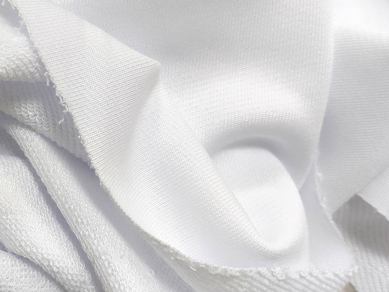 белый футер