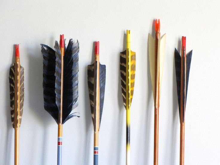 Стрела с перьями