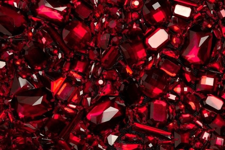 Рубин (красный и малиновый Корунд),