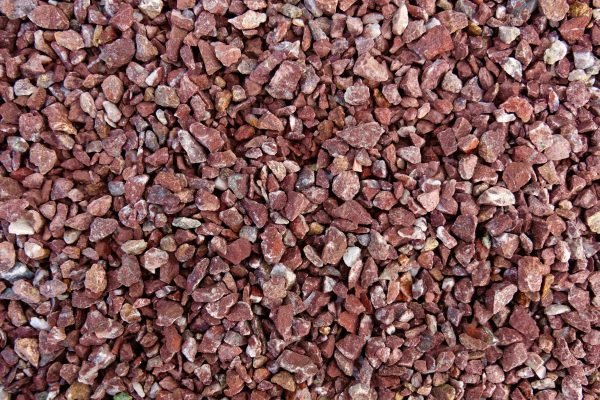Красный гранитный щебень 5-20