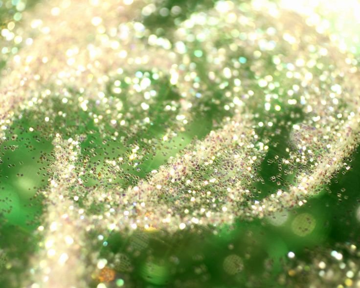 Блестящий зеленый